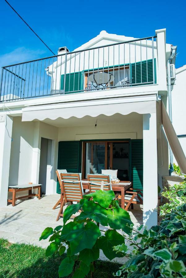 Summer House Mulac Nin Exterior photo
