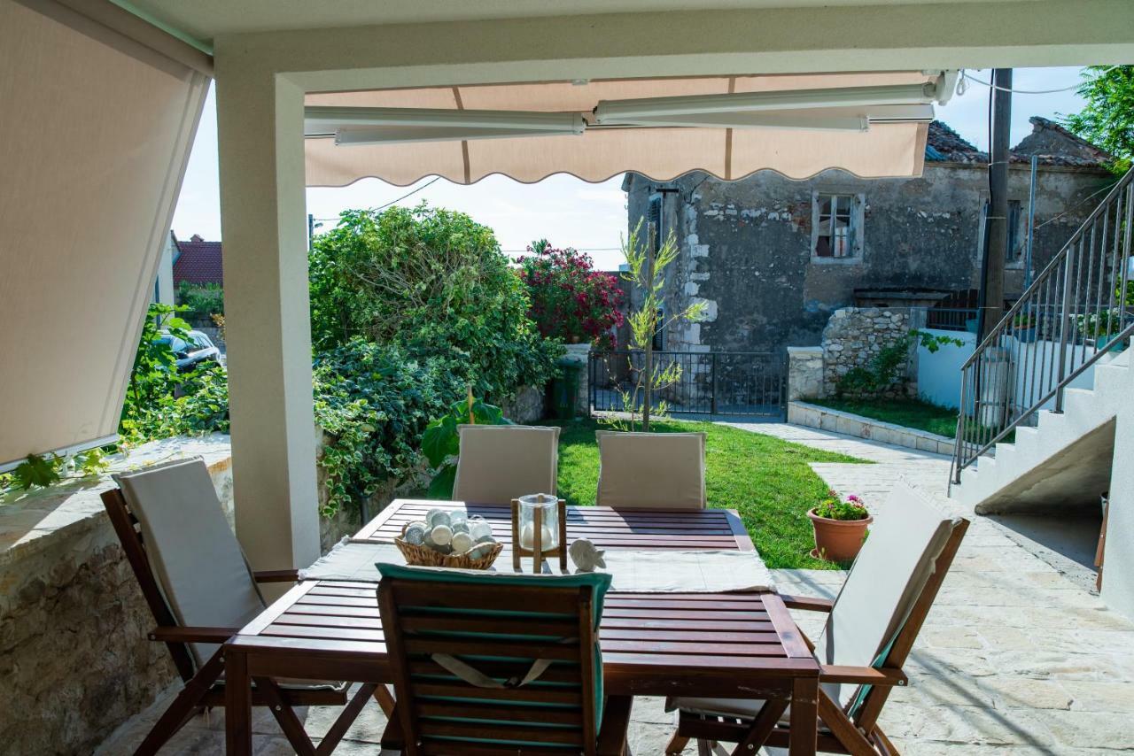 Summer House Mulac Nin Exterior photo